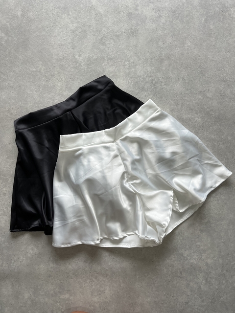 Short Saten Sleek