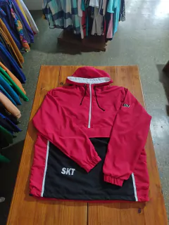 Anorak rojo skt abrigo - Skt 24/7