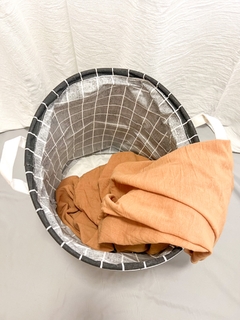 Contenedor de lavandería a Cuadros