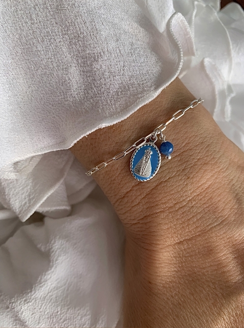 Pulseira Corrente Cadeados c/ Medalha Nossa Senhora Aparecida Resina Azul e Pedra Natural Jade Azul - Banhada à Ouro / Banhada à Prata ≋⎈