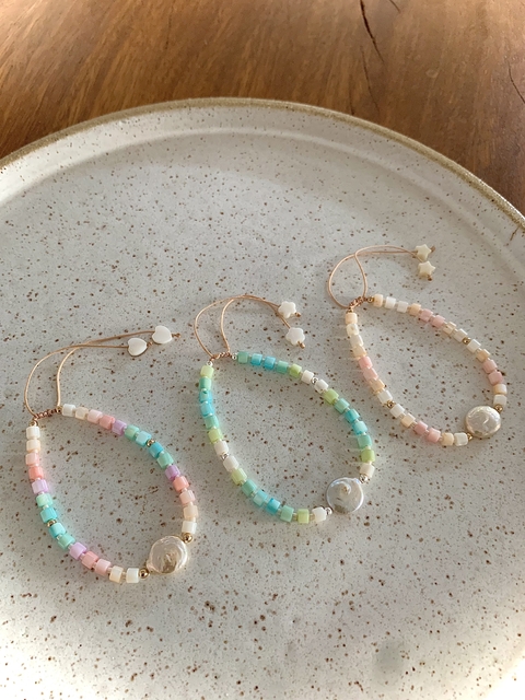 Pulseira Macramê Pastilhas e Pingentes em Madrepérola c/ Pérola Barroca - Banhada à Ouro / Banhada à Prata ≋⎈