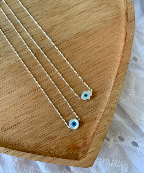 Escapulário c/ Pingente Olho Grego e Hamsa Madrepérola - Banhado à Ouro / Banhado à Prata ❀