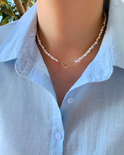 Choker Pérolas Água Doce c/ Coração Vazado - Banhada à Ouro / Banhada à Prata ☆