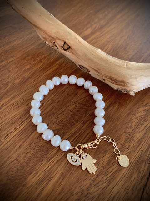 Pulseira Pérolas Água Doce c/ Pingente Hamsa e Olho em Zircônias - Banhada à Ouro ≋⎈