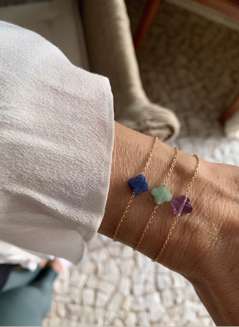 Pulseira Corrente c/ Mini Pingente Trevo Pedra Natural - Banhada à Prata / Banhada à Ouro ≋⎈ - comprar online