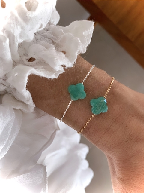 Pulseira Corrente Bolinhas Diamantadas c/ Pingente Trevo Pedra Natural Amazonita - Banhada à Prata / Banhada à Ouro ≋⎈