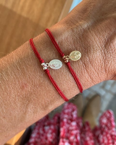 Pulseira Macramê Fios de Algodão c/ Mini Medalha Nossa Senhora das Graças - Banhada à Ouro / Prata 925