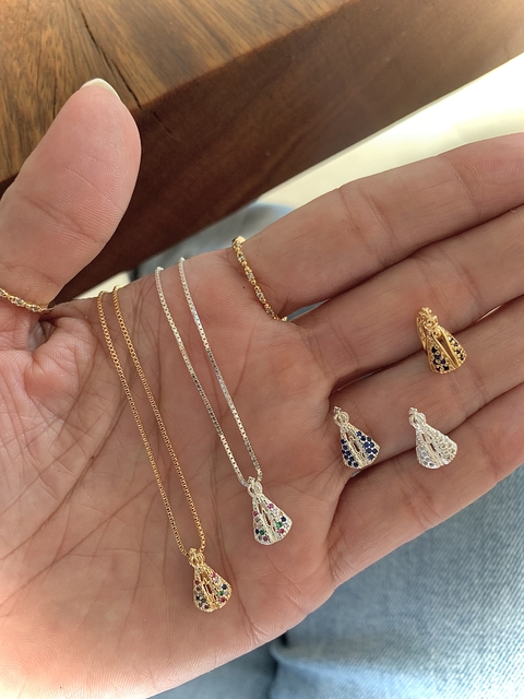 Gargantilha Corrente Veneziana c/ Pingente Nossa Senhora Aparecida em Zircônias - Prata 925 / Banhado à Ouro ≋⎈