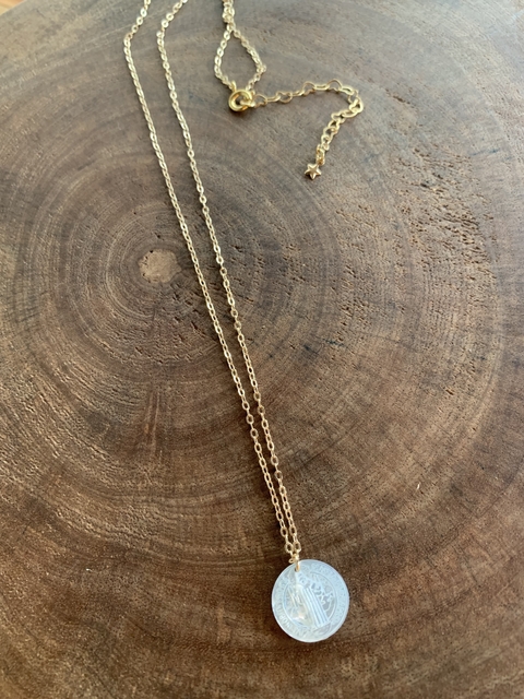 Gargantilha Medalha São Bento Dupla Face em Madrepérola - Banhada à Prata / Banhada à Ouro - comprar online