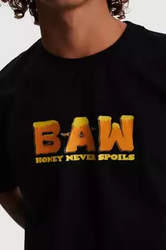 CAMISETA BAW REGULAR HONEY PRETO na internet