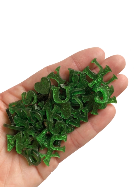 Aplique mini alfabeto verde glitter - 3 consoantes de cada, 7 vogais de cada e 10 corações