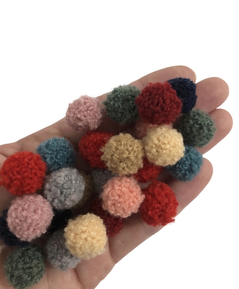 Pompom de lã 1,5cm - 10 unidades (cor única)