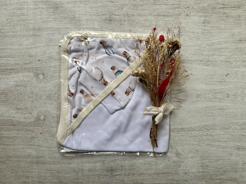 MANTA RECIBIDORA CON CAPUCHA + GORRITO GLOBOS