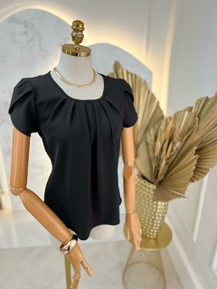 Blusa Basic Crepe - Preta na internet