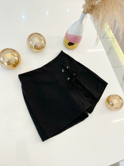 Shorts saia Ilhós - Preta