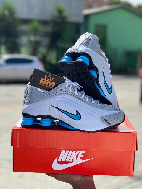 NIKE SHOX R4