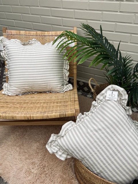 ALMOHADON TUSOR C/VOLADO RAYADO 50X50