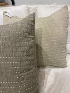 ALMOHADON TUSOR DETALLES BLANCOS 50X50 - comprar online