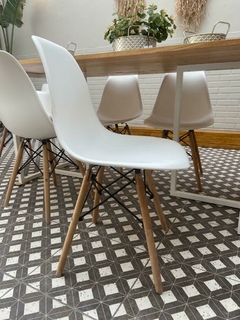 Silla eames blanca base madera - comprar online