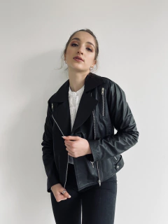CAMPERA JULIA NEGRA - Tauro Cuer MDQ