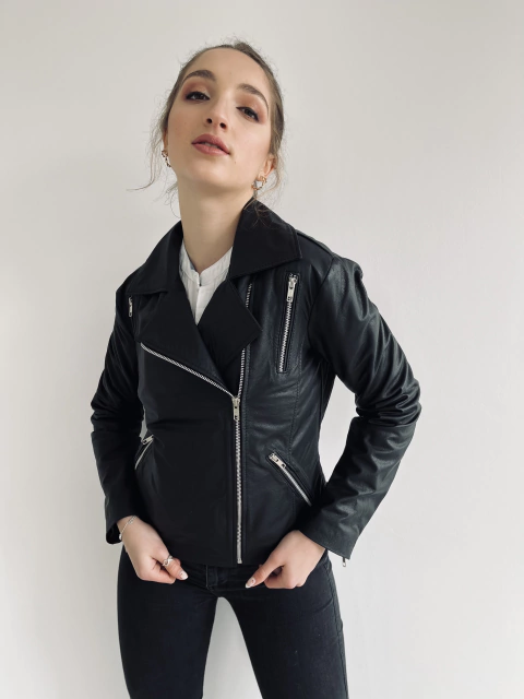 CAMPERA JULIA NEGRA - comprar online