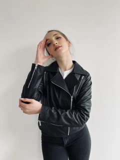 CAMPERA JULIA NEGRA - tienda online