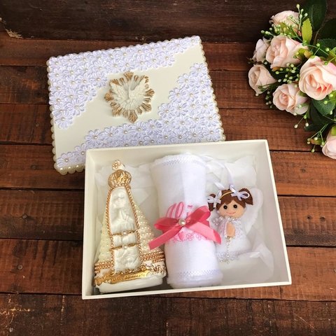 Caixa Afilhada com Toalha Bordada