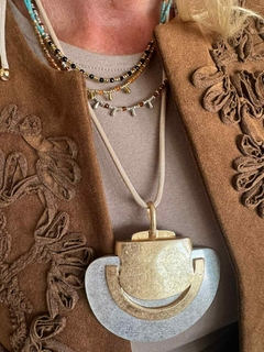 Collar Hendry en internet