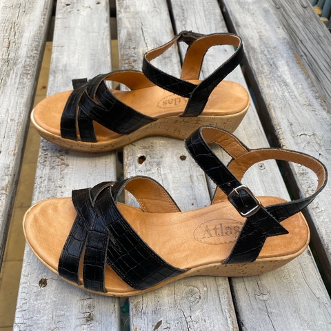 Sandalias negras taco chino s/corcho. j05v-268