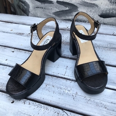 Sandalias con tacón y plataforma, negras. s06v-81 - Altas de Olivos