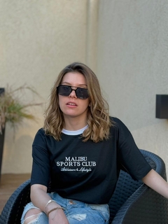 REMERA BORDADA MALIBU NEGRA I194