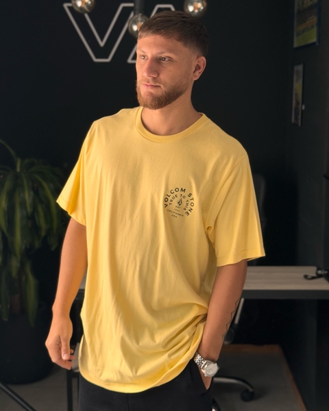 REMERA VOLCOM AMARILLA - comprar online
