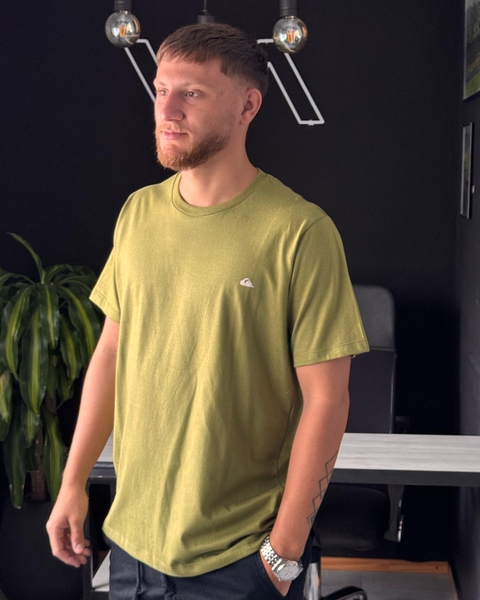 REMERA QUIKSILVER VERDE MUSGO - comprar online