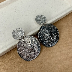 BRINCO MAXI DOIS CIRCULOS ESCOVADOS PRATEADO na internet