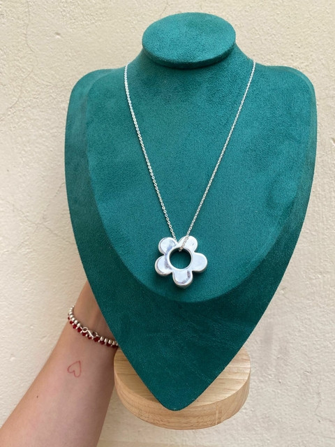 COLLAR FLOWER