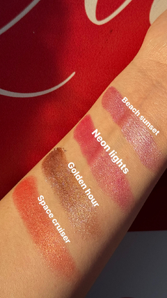 Marble Glow Ruby Rose na internet