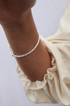 ESCLAVA LIZA TORZADA en internet