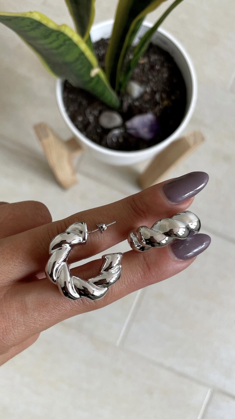 Argollas pasantes trenzadas plateadas niquel - comprar online