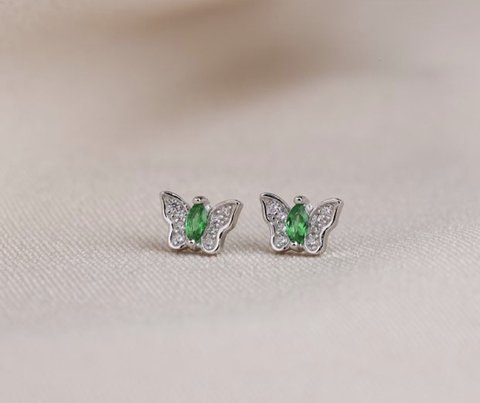 Brinco mini borboleta