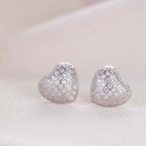 Brinco coração microcravejado