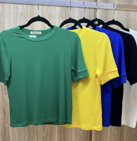 T-Shirt Preta Canelada