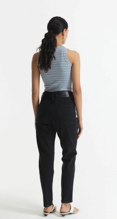 Jean Mom black PIETA - Positiva Tienda - Ropa de Moda para mujeres - Av. Meeks 55 - Galeria Oliver - Local 32/ España 123. Lomas de Zamora. Cp 1832