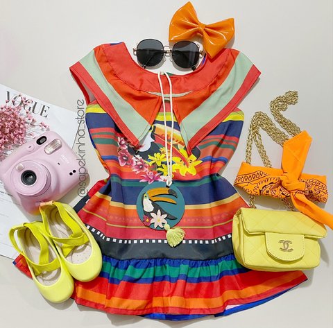 Vestido com colar Tucano