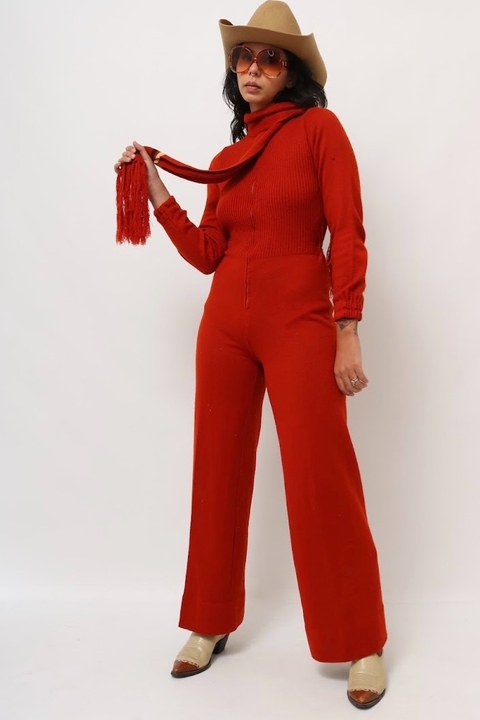 Macacão Deia vermelho cachecol EM TRICOT 70´S