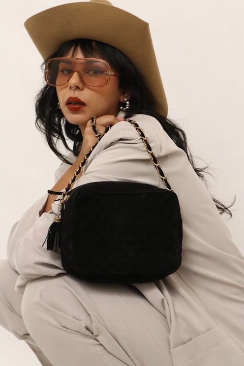 Bolsa veludo preta alça corrente dourada FERRI