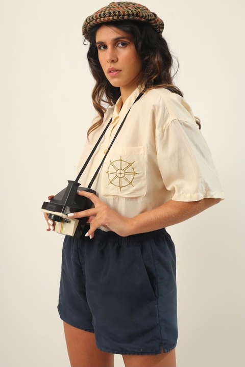 Camisa seda off white bordado bolso