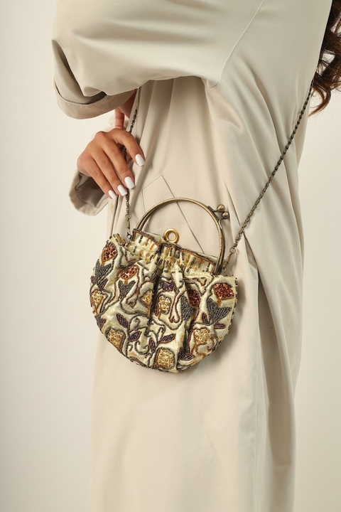 Bolsa bordada alca metal vintage bege