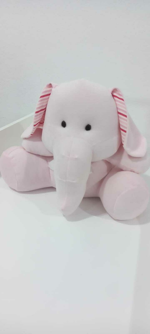 Elefante grande rosa