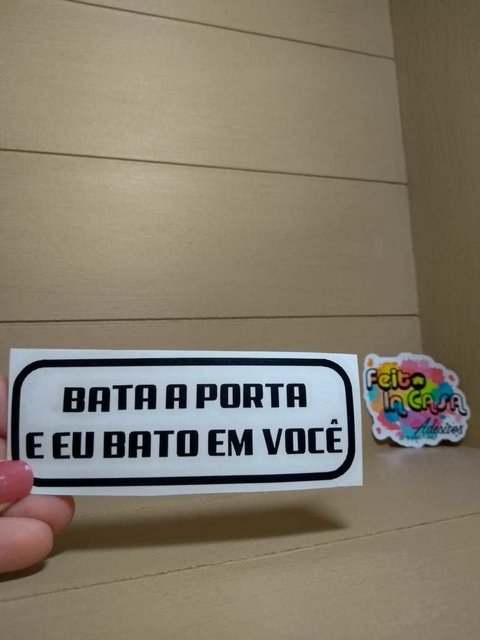 Adesivo em Recorte Bata a porta e eu bato em você