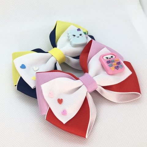 Laço cruzado tricolor com aplique lateral (unidade)